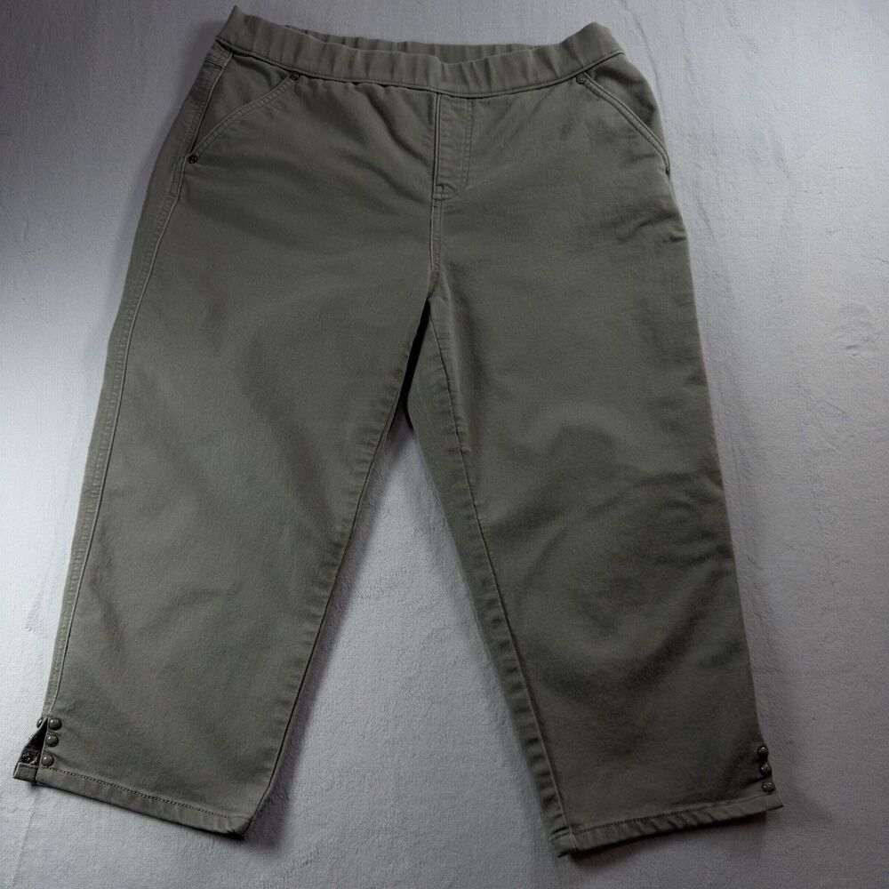 Khakis and Company Women's Capri Size 10 Classic Apparel Color Green